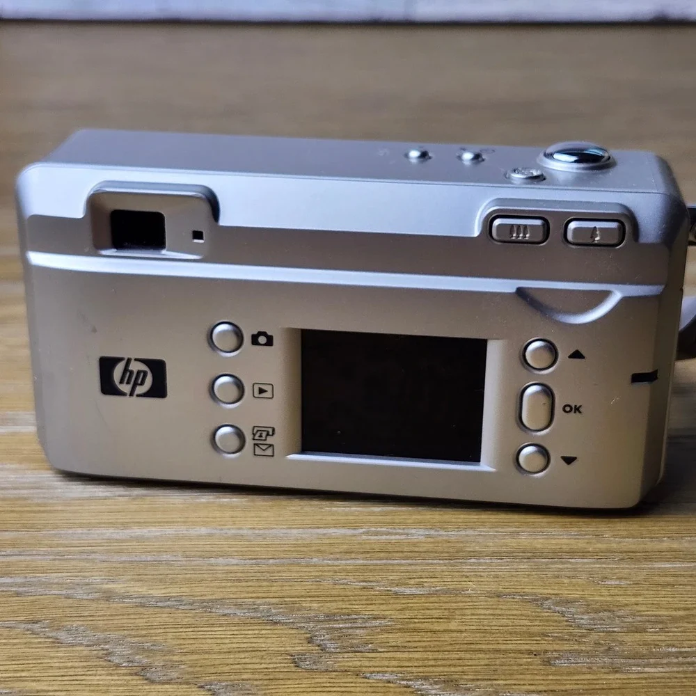 HP Photosmart 435 Digital Camera Silver 3.1MP 5x Zoom PARTS ONLY - UNTESTED